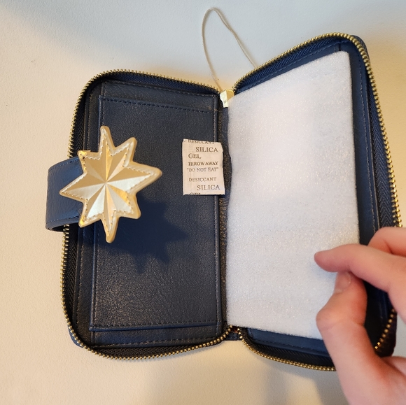 Captain Marvel Loungefly Wallet - Picture 5 of 9